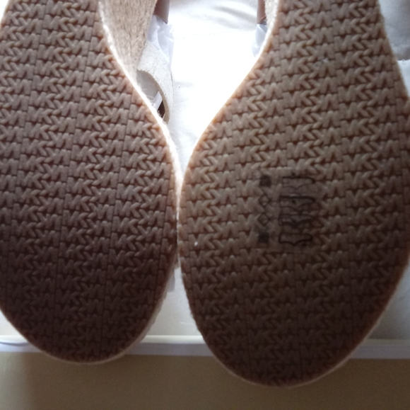 "New" Michael Kors Prue Wedges - Picture 6 of 10